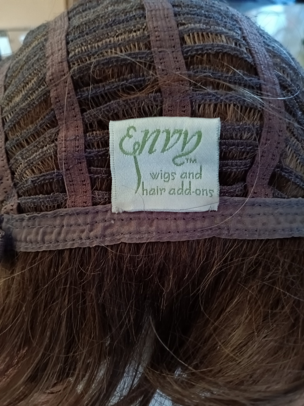 Envy Mystery Women’s Short Layered Wig - Chestnut Brown Pre-owned - Picture 5 of 7
